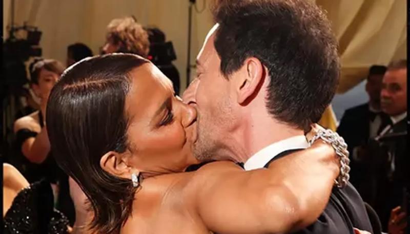 Холли Берри вернула поцелуй Эдриану Броуди на "Оскаре 2025"