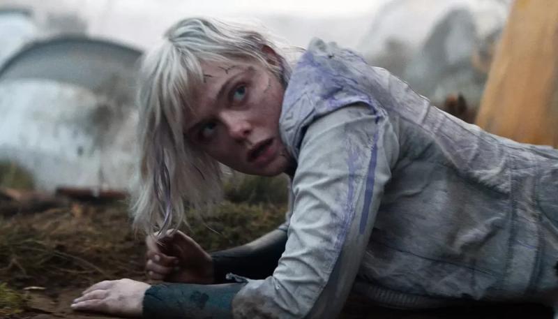 Элли Фаннинг рассказала о страхах на съемках "Хищник: Планета смерти"