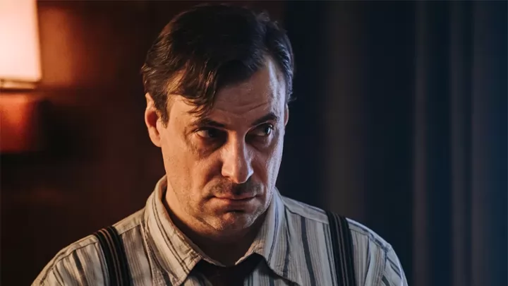 Евгений Цыганов ищет убийцу в трейлере "Отель "У погибшего альпиниста""