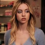 Сидни Суини вернется в сиквеле триллера «Горничная»